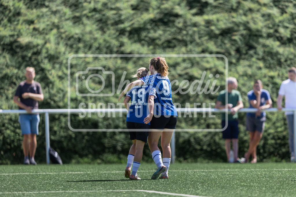 Fußball I Frauen I Freundschaftsspiel I DJK Arminia Ibbenbüren - DSC Arminia Bielefeld I 14931 | Leonora Ejupi (19, DSC Arminia Bielefeld) Sophia Thiemann (9, DSC Arminia Bielefeld) - Realisiert mit Pictrs.com