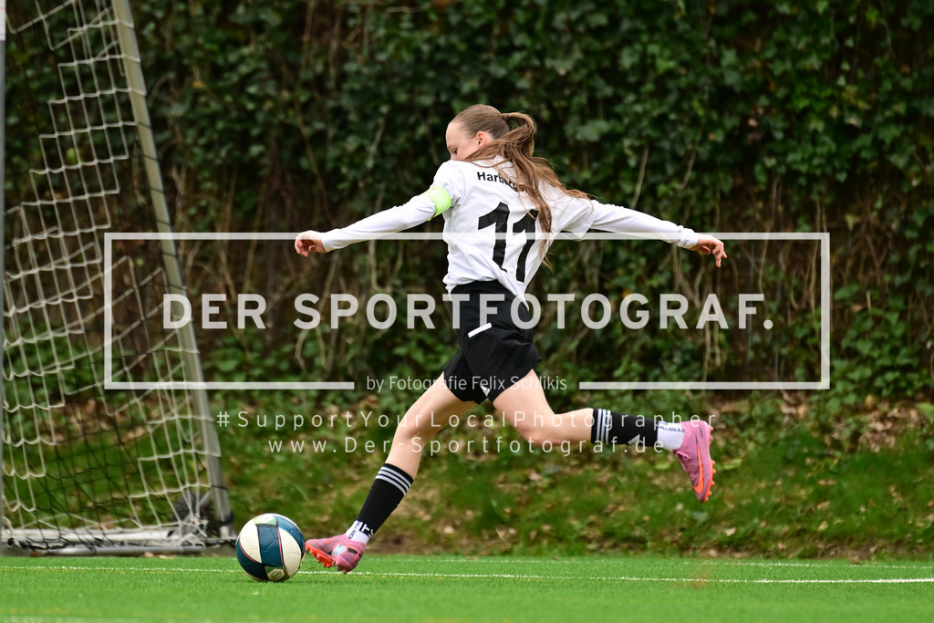 Fußball I Frauen I Saison 2025-2026 I Bezirksliga I 21. Spieltag I Harburger TB - Rahlstedter SC I 166212 | Der Sportfotograf. - Realisiert mit Pictrs.com