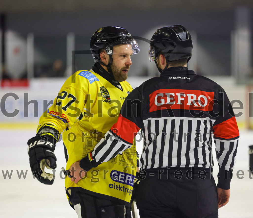 2025-12-28_082_TSV_Erding_gegen_onesto_Tigers_Bayreuth | Erding, Deutschland, 28.12.2025:Eishockey, Oberliga Süd 2025 / 2026, 31. Spieltag, TSV Erding gegen onesto Tigers Bayreuth, Endergebnis: 6:5 n.V.Ondrej Nedved (onesto Tigers Bayreuth, #27)Foto: Christian Riedel / fotografie-riedel.net
