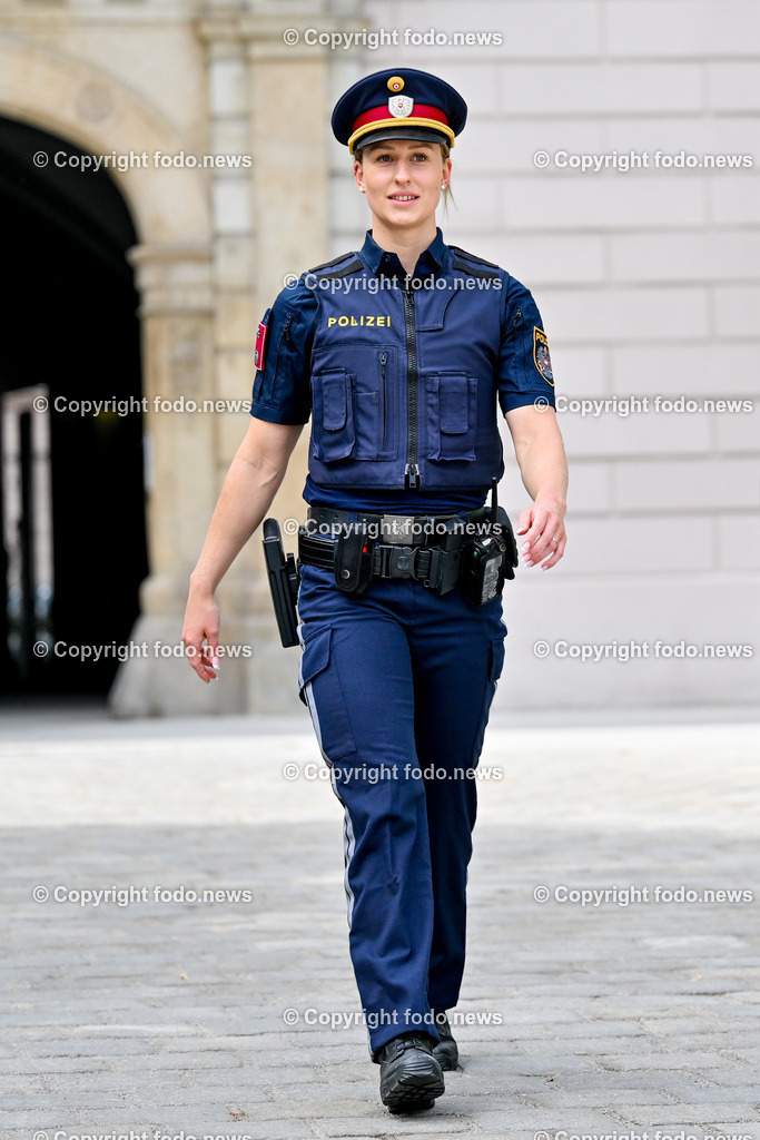 Lena Kreundl_ Linz Landhaus_ Polizei_ 12.07.2023-3 | 12.07.2023, Linz, AUT, Polizei, Lena Kreundl, im Bild Lena Kreundl (oesterr. Schwimmerin, Polizistin)