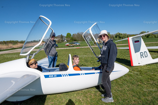 DSC_4508 | smb,Stadtmagazin , Segelfluggruppe, die Fliegerjugend von links: Matthias Neubacher, Yannick Elsinghorst, Benjamin Ilchmann, Franzi Pawel, ,, Bild: Thomas Neu