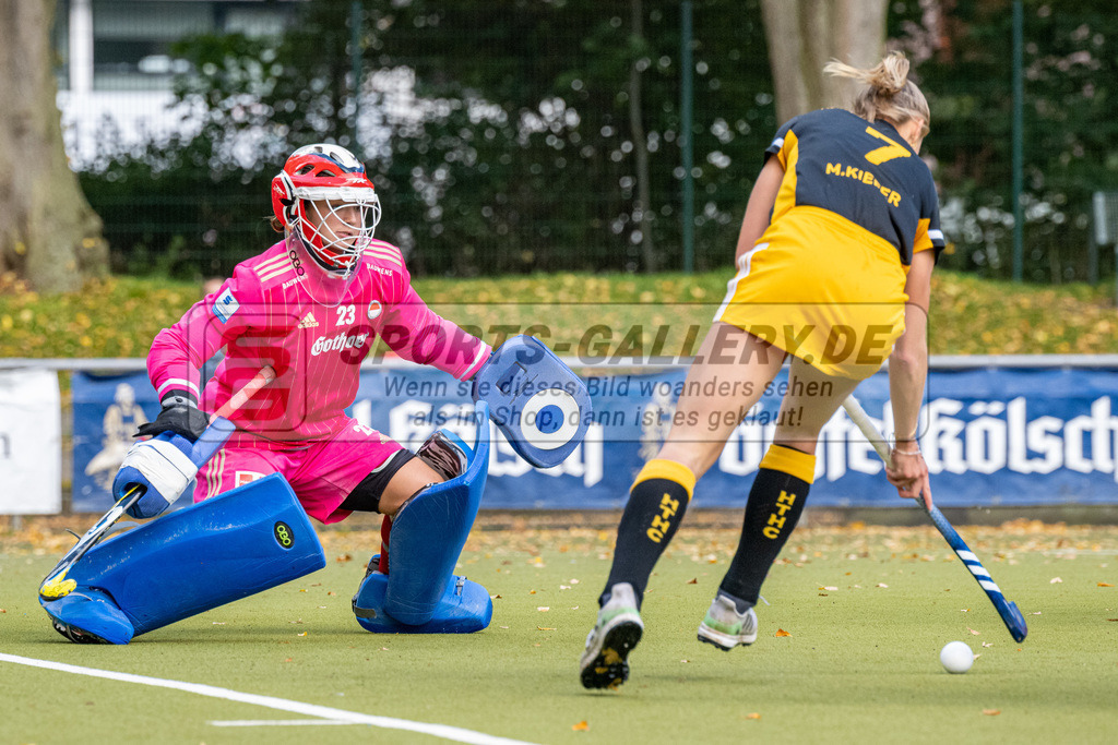 SFE_20221008_0045 | 1. Bundesliga Hockey Damen Rot-Weiss Köln - Harvestehuder THC am 08.10.2022 in Köln (KTHC Stadion Rot-Weiss Köln Tennis and Hockey Club), Photo: Stephan Fehrmann 2022 (Sports-Gallery),Maren Kiefer ( Harvestehuder THC #7),Lisa Höllriegl ( Torfrau Rot-Weiss Köln #23 )