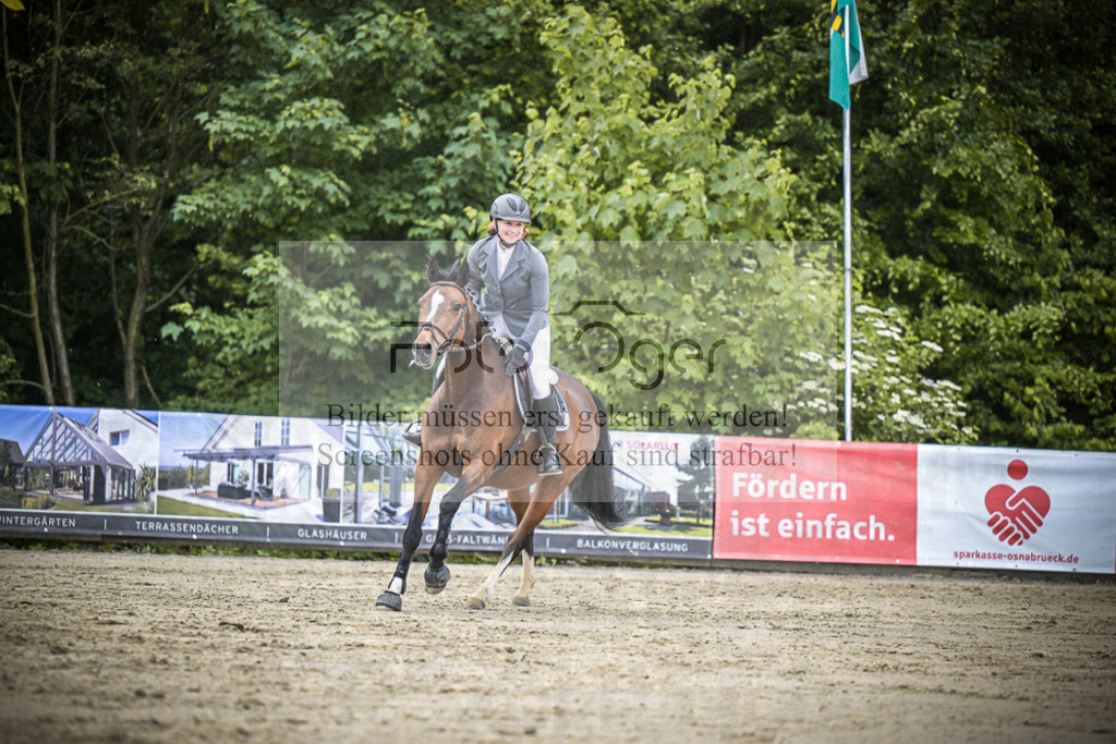 DOS_5381 | Entdecke hochwertige Reitturnierfotos von Foto Oger. Professionell, emotional und authentisch – jetzt Lieblingsmomente im Shop bestellen. - Realisiert mit Pictrs.com