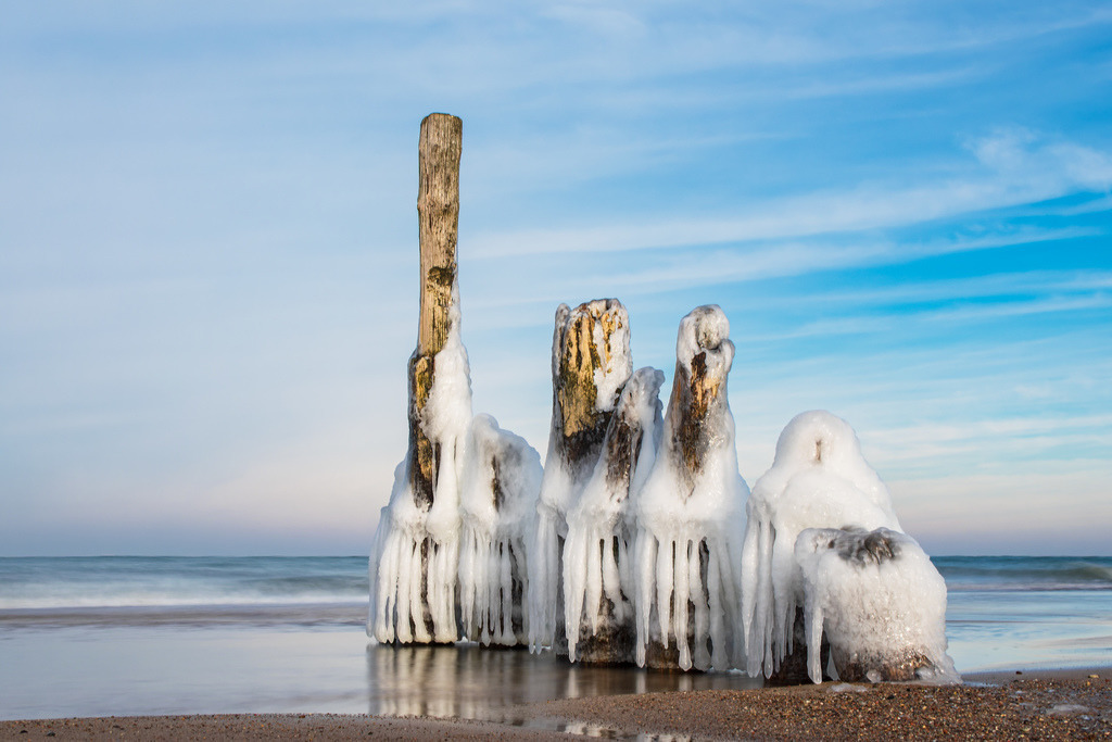 Buhne im Winter an der Ostseeküste bei Kühlungborn | Buhne im Winter an der Ostseeküste bei Kühlungborn.