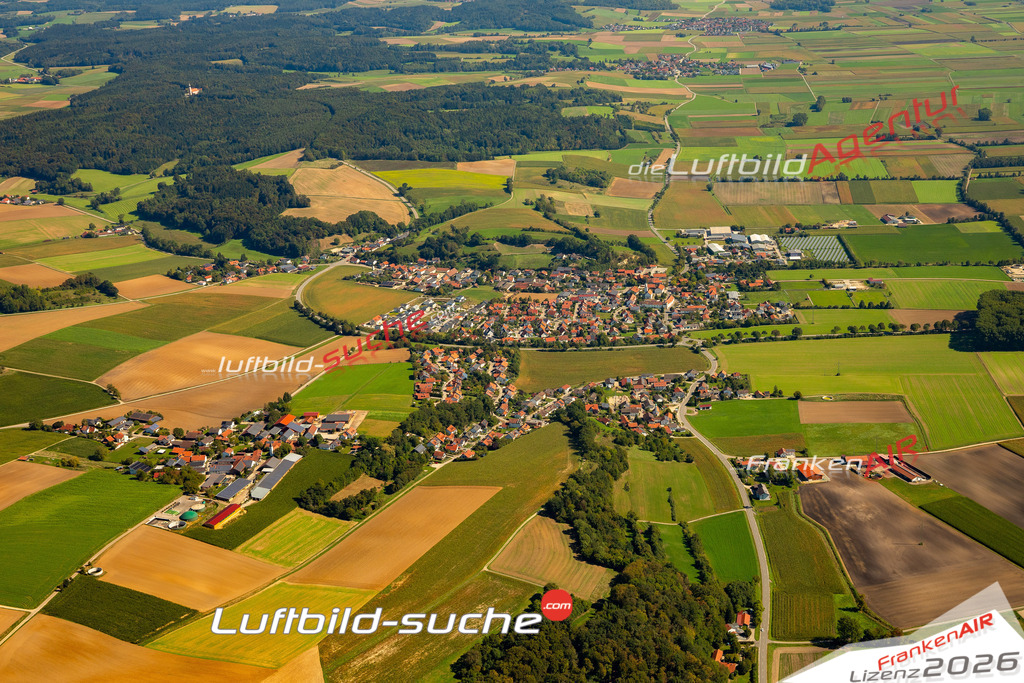 Das Luftbild zeigt :  Weng - Die Luftaufnahme wurde 2023 vom UL-Flugzeug aus erstellt ( keine Drohne ) - Hochauflösende Luftaufnahme - Für grossformatige Ausdrucke geeignet. Die Geschenkidee !Mit Lizenz und Bildrechte bestellbar