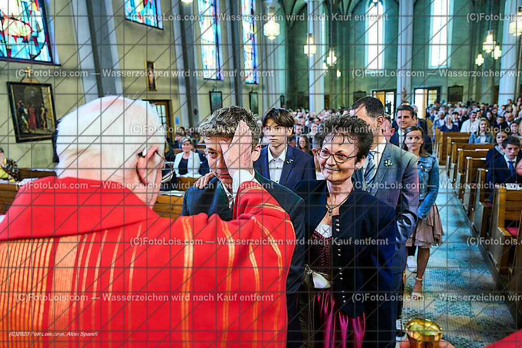 ALP2424_Pfarrfirmung Wieselburg_Sakrament der Firmung | (C)FotoLois.com, Alois Spandl, Pfarrfirmung in Wieselburg mit Firmspender Eduard Gruber (ehemaliger Generalvikar der Diözese St. Pölten), Sa 3. Juni 2023.