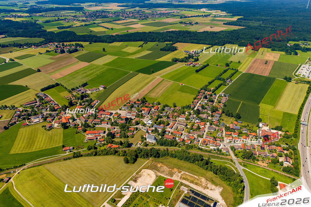Schrägluftbild  Föching  Holzkirchen - Das Luftbild wurde 2025 vom UL-Flugzeug heraus erstellt ( keine Drohne ) - Hochauflösende Luftaufnahme -Nicht vergleichbar mit Google Maps oder Satelittenbilder- Die Geschenkidee !Mit Lizenz und Bildrechte bestellbar