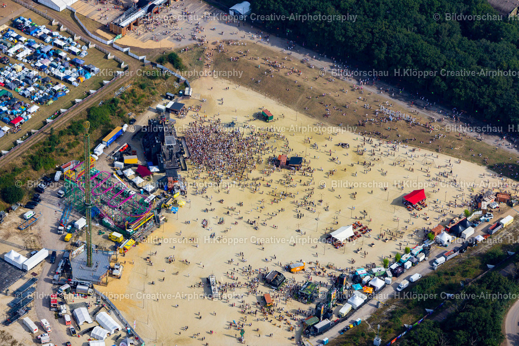 Luftbild Weeze-5283 | Luftaufnahme Gelände des " PAROOKAVILLE - Electronic Music Festival " 2025 in Weeze - Realisiert mit Pictrs.com