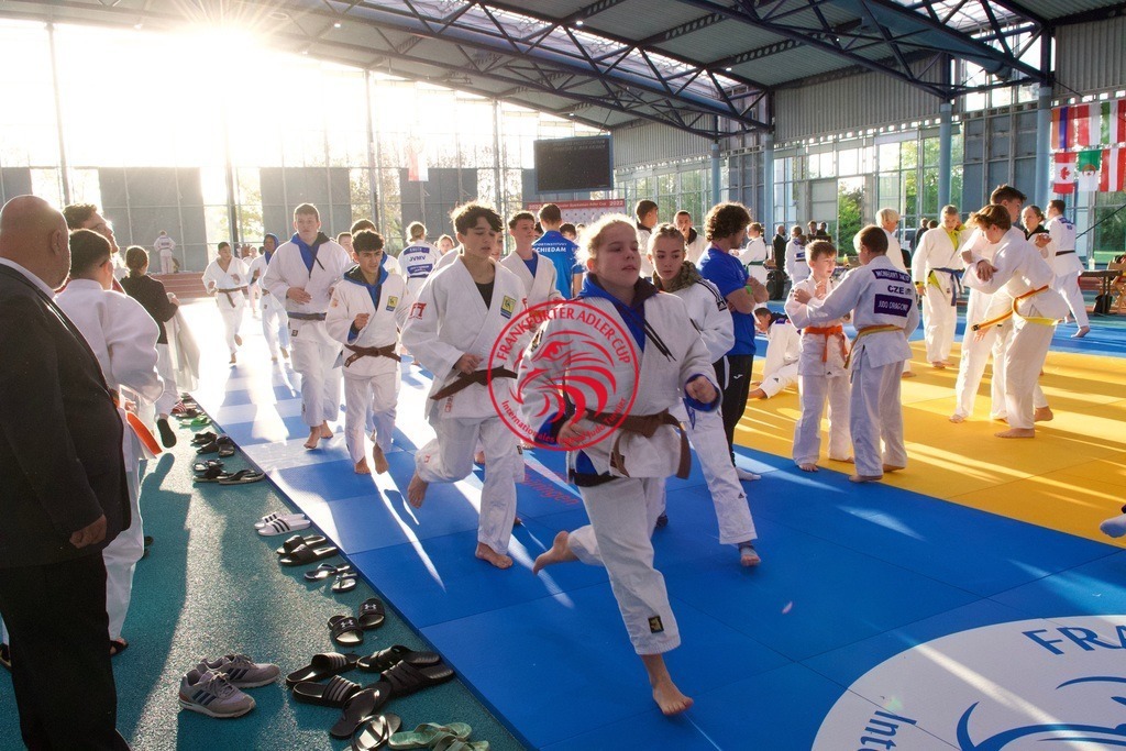 RAS_7983 | Fotos vom Adler Cup - Pictures from Adler Cup

Hier findet Ihr alle Eindrücke und großen Momente der Adler Cup Wochenenden. Here you will find all impressions and great moments of the Adler Cup weekends. - Realisiert mit Pictrs.com