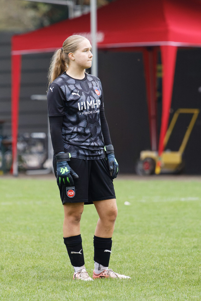 SVWFCH_250927_6754 | Fotopresso – Sportfotografie in Heidenheim & Umgebung. Professionelle Sportfotografie für unvergessliche Momente. Dynamische Action-Shots, emotionale Szenen & hochwertige Bilder. - Realisiert mit Pictrs.com