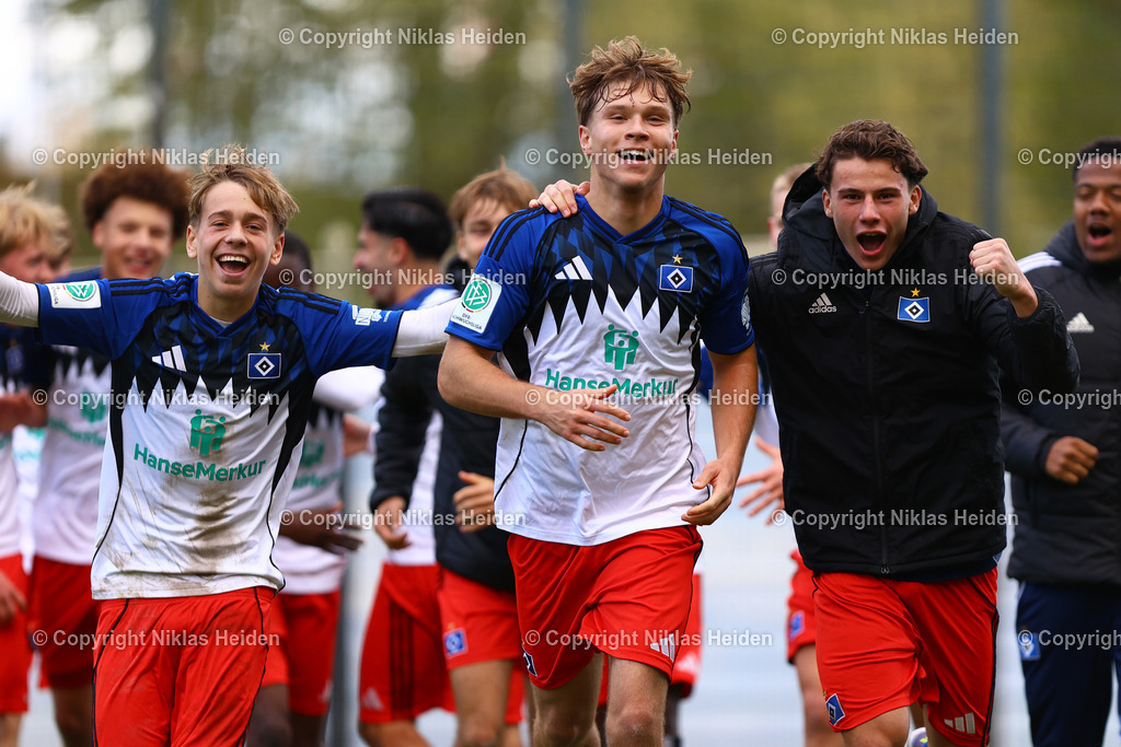 NH_HamburgerSVU19_SVWerderBremenU19_DFBNachwuchsliga_18102025 | #11 Finn Jan Erik Barkowsky (Hamburger SV U19) bejubelt zusammen mit seinen Teamkollegen seinen Treffer zum 2:1.Fußball I Junioren I U19 DFB-Nachwuchsliga Vorrunde Gruppe A I Saison 2025-2026 I 8. Spieltag I Hamburger SV U19 - SV Werder Bremen U19 I 18.10.2025 I Trainingsplatz Volksparkstadion - Realisiert mit Pictrs.com