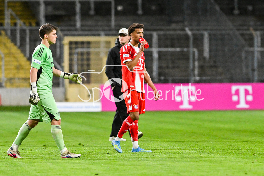 FC Bayern Amateure - SpVgg Ansbach | MUNICH, GERMANY - 17. APRIL: im Bild Sadiki CHEMWOR (FC Bayern München II 13) während dem Match zwischen den Amateuren des FC Bayern München und der SpVgg Ansbach am 29. Spieltag der Regionalliga Bayern im Grünwalder Stadion