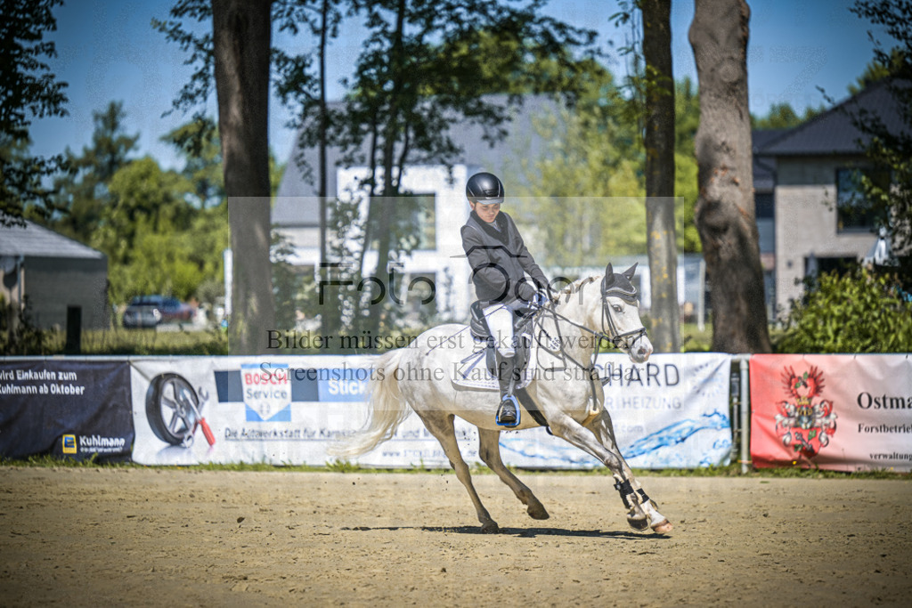 DOS_9448 | Entdecke hochwertige Reitturnierfotos von Foto Oger. Professionell, emotional und authentisch – jetzt Lieblingsmomente im Shop bestellen.Deutschlandweite Turnierfotografie. - Realisiert mit Pictrs.com