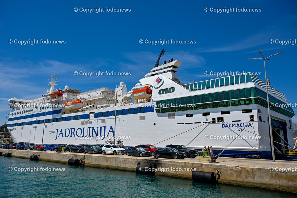 Kroatien_ Split_ 13.07.2025-11 | 13.07.2025, Kroatien, HRV, Split, Hafen, im Bild Trajekti, Jadrolinija, Faehre, Faehrhafen, Ferry Port, Schiff, Meer, Hafen, Tourismus