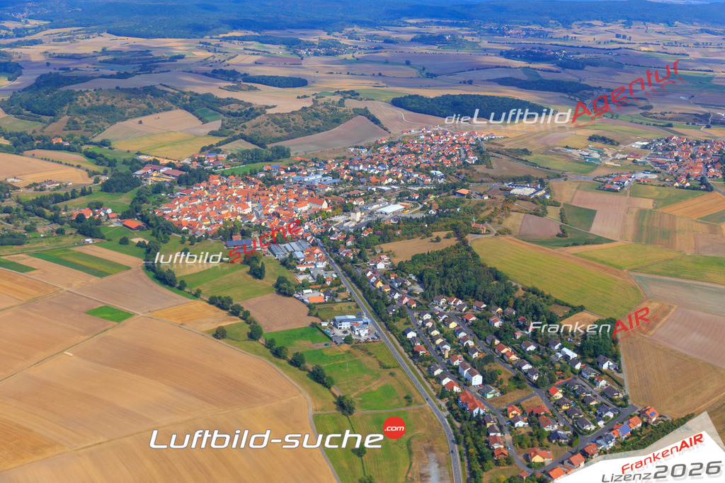 Die Luftaufnahme der Stadt Stadtlauringen wurde vom UL-Flugzeug heraus erstellt ( keine Drohne )- hohe Auflösung für beste Qualität