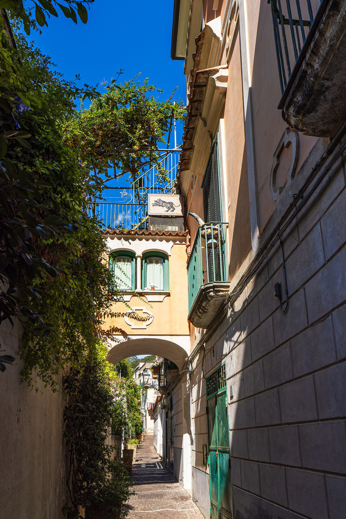 Enge Gasse in Minori an der Amalfiküste in Italien | Enge Gasse in Minori an der Amalfiküste in Italien.