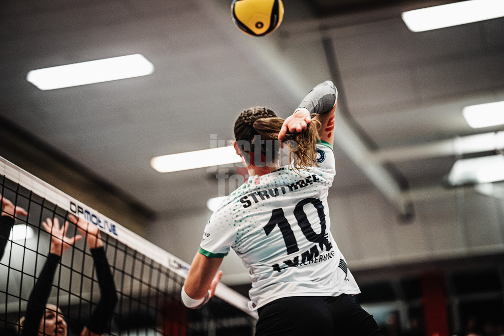 Volleyball | Frauen | Saison 2025/2026 | Volleyball Bundesliga | ETV Hamburger Volksbank Volleys vs. USC Münster | 22.01.2026 | Amelie Strothoff (#10, USC Münster) beim Angriff