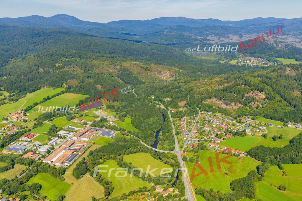 theresienthal-zwiesel-satellitenbilder-google-maps-7506-jahr-2025 | Luftbild Vs Google Maps  Theresienthal  Zwiesel -Das Luftbild wurde 2025 vom UL-Flugzeug heraus erstellt ( keine Drohne ) - Hochauflösende Luftaufnahme -Nicht vergleichbar mit Google Maps oder Satelittenbilder- Die Geschenkidee !Mit Lizenz und Bildrechte bestellbar