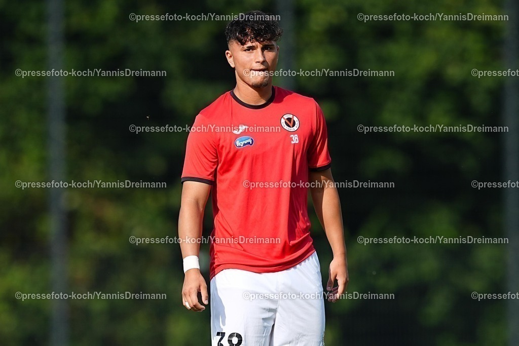 xYDR04072501023 | 04.07.2025, xydrx, Fußball, FC Viktoria Köln - SC Wiedenbrück, Testspiel, Trainingsplatz Pohlstadtsweg: Samuele Carella (Viktoria Köln #38)