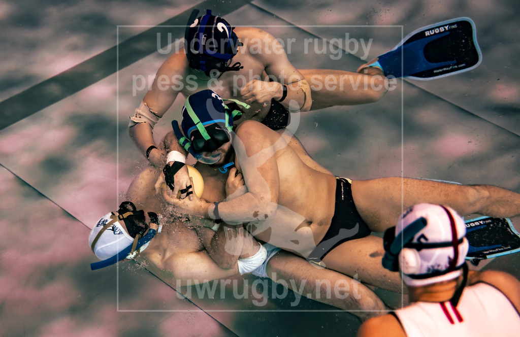 Herren-Nationalmannschaftslehrgang in Krefeld | Unterwasser-Aufnahmen der deutschen Herren-Nationalmannschaft im Unterwasser-Rugby - Realisiert mit Pictrs.com