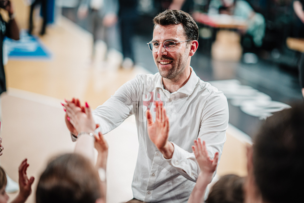 Basketball | Männer | Saison 2023/2024 | easyCredit Basketball Bundesliga | 31. Spieltag | Veolia Towers Hamburg vs. HAKRO Merlins Crailsheim | 30.04.2024 | Headcoach Benka Barloschky (Hamburg Towers)