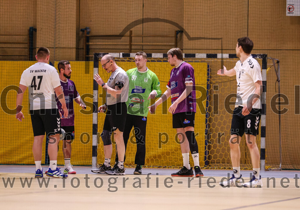 2025-02-15_086_SpVgg_Altenerding_gegen_SVW_Burghausen | Erding, Deutschland, 15.02.2025:Handball, Bezirksoberliga Männer 2024 / 2025, 16. Spieltag, SpVgg Altenerding gegen SVW Burghausen, Endergebnis: 32:31Christian Schreyer (SVW Burghausen, #47), Sebastian Forster (SpVgg Altenerding, #13), Torwart Ferdinand Mayer (SpVgg Altenerding, #97), Niklas Fleps (SpVgg Altenerding, #17), Michael Kalchauer (SVW Burghausen, #8)Foto: Christian Riedel / fotografie-riedel.net