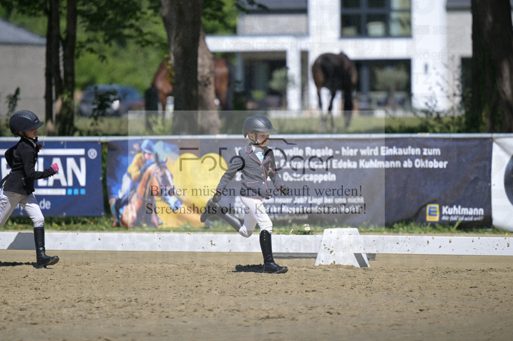 DOS_9021 | Entdecke hochwertige Reitturnierfotos von Foto Oger. Professionell, emotional und authentisch – jetzt Lieblingsmomente im Shop bestellen. - Realisiert mit Pictrs.com