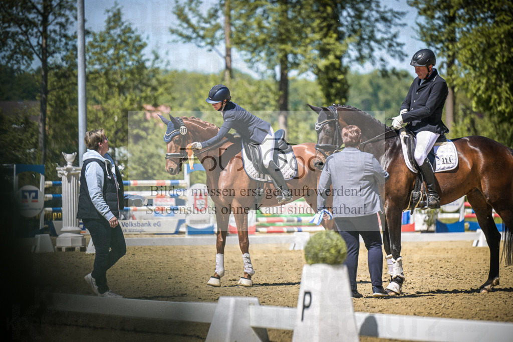 DOS_7833 | Entdecke hochwertige Reitturnierfotos von Foto Oger. Professionell, emotional und authentisch – jetzt Lieblingsmomente im Shop bestellen.Deutschlandweite Turnierfotografie. - Realisiert mit Pictrs.com