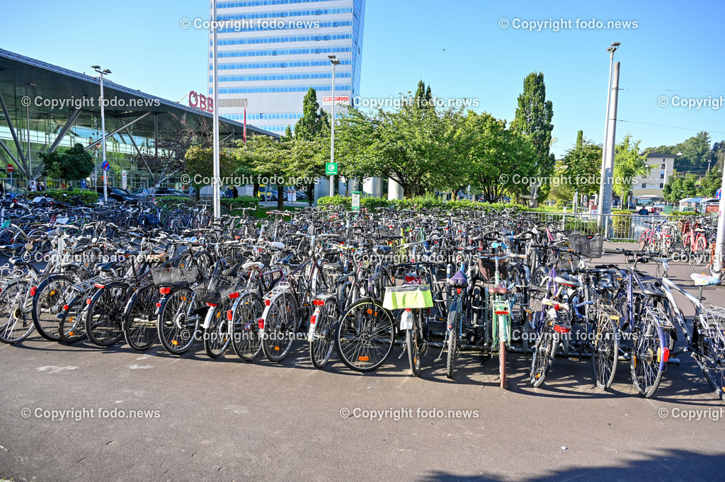 Hauptbahnhof Linz_ Fahrraeder_ 06.09.2023-5 | 06.09.2023, Hauptbahnhof Linz, AUT, Fahrraeder, Fahrräder, im Bild Abstellplatz fuer Fahrraeder am Hauptbahnhof Linz