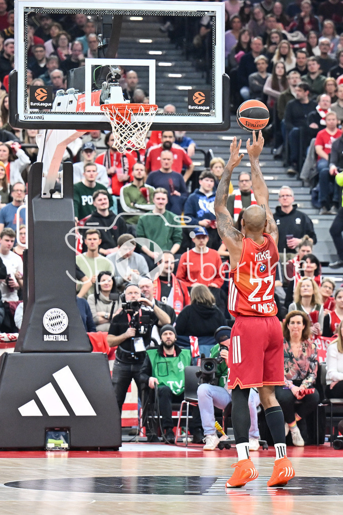 FC Bayern Basketball - AS Monaco Basket | MUNICH, GERMANY - 05. FEBRUARY: im Bild Isihah MIKE (FC Bayern Basketball 22) bei einem Freiwurf während dem Match zwischen dem FC Bayern Basketball und dem AS Monaco Basket am 27. Spieltag der EuroLeague im SAP GARDEN