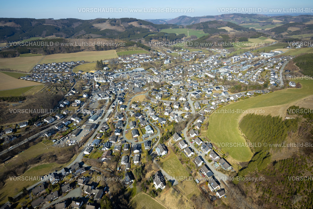 Eslohe220303960 | Luftbild, Ortsansicht mit Blick ins bergige Sauerland, Eslohe, Eslohe, Sauerland, Nordrhein-Westfalen, Deutschland