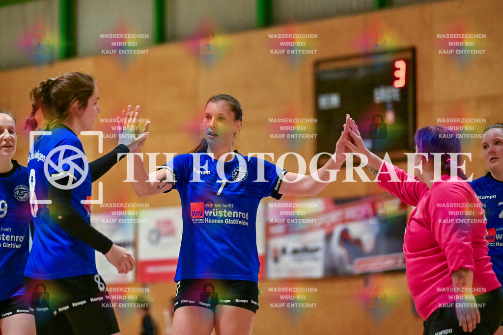 GER, SG Maulburg/Steinen - TuS Helmlingen, Frauen-Handball, Oberliga Suedbaden, 19. Spieltag, Saison 2024/2025, 23.03.2025 | Marion Glattfelder (TuS Helmlingen, #8), Geraldine Kimmer (TuS Helmlingen, #7), Janina Ludwig (TuS Helmlingen, #21)GER, SG Maulburg/Steinen - TuS Helmlingen, Frauen-Handball, Oberliga Suedbaden, 19. Spieltag, Saison 2024/2025, 23.03.2025Foto: TH Fotografie/Thomas Hess