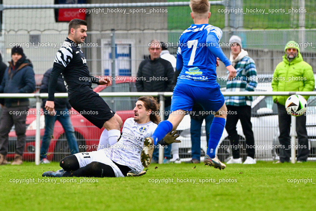 MSC Magdalen vs. SV Wernberg | #9 Mario Dolinar MSC Magdalen, #7 Fabian Daniel Ambrosch SV Wernberg, #21 Nico Brian Pettauer SV Wernberg, MSC Magdalen vs. SV Wernberg, MSC Magdalen vs. SV Wernberg am 10.11.2024 in Magdalen (Sportplatz Magdalen), Austria, (Photo by Bernd Stefan)