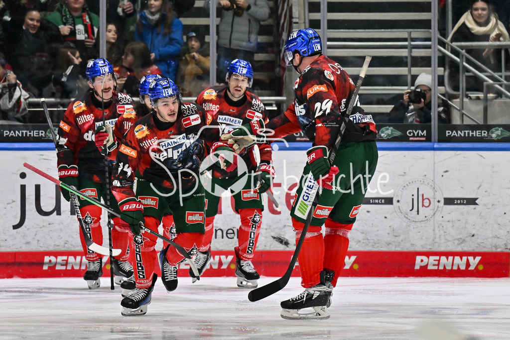 Augsburger Panther - Straubing Tigers | Jubel der Panther nach dem Treffer zum 3-1 durch D. J. BUSDEKER (Augsburger Panther #14) / Freude / Happy / Tor / torschuetze / DEL: Augsburger Panther - Straubing Tigers, Curt Frenzel Stadion am 29.11.2024