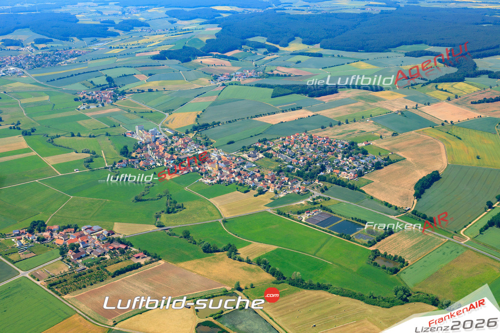 Die Luftaufnahme der Stadt Pommersfelden wurde vom UL-Flugzeug heraus erstellt ( keine Drohne )- hohe Auflösung für beste Qualität