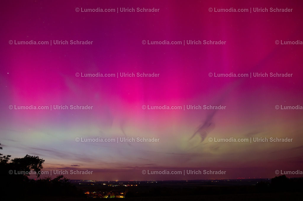 10049-13210 - Polarlicht am Huy | Stockfoto und Bilderpool mit Bildmaterial aus Deutschland, dem Harz, Halberstadt, Quedlinburg, Wernigerode und weltweit. Qualitativ hochwertige und professionelle Fotos anschauen und kaufen. - Realisiert mit Pictrs.com