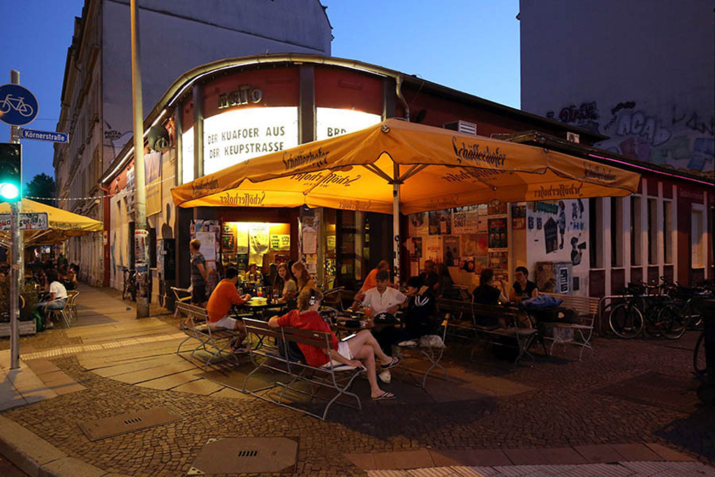 Karl-Liebknecht-Straße - Die naTo | Entdecke über 20 Kategorien Leipzig-Motive: Foto-Downloads, hochwertige Poster, Leinwand- & Fine-Art-Prints. Jetzt Lieblingsfoto im Bildlexikon Leipzig Shop bestellen!