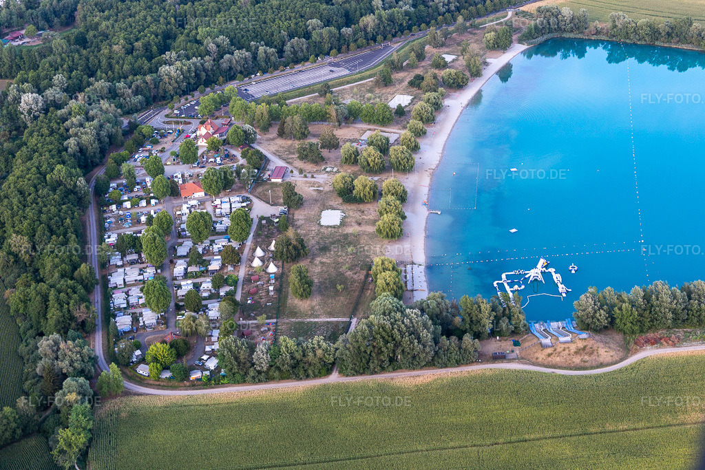 Luftbild: Aquapark Total-jump in Lauterbourg im Bundesland Bas-Rhin in Frankreich. – Foto: IMG_134042.jpg vom 21.08.2022 durch Werner Riehm/FLY-FOTO.de – Auflösung des Originals: 5472 x 3648 px – Water Jump et AquaPark - Total Jump