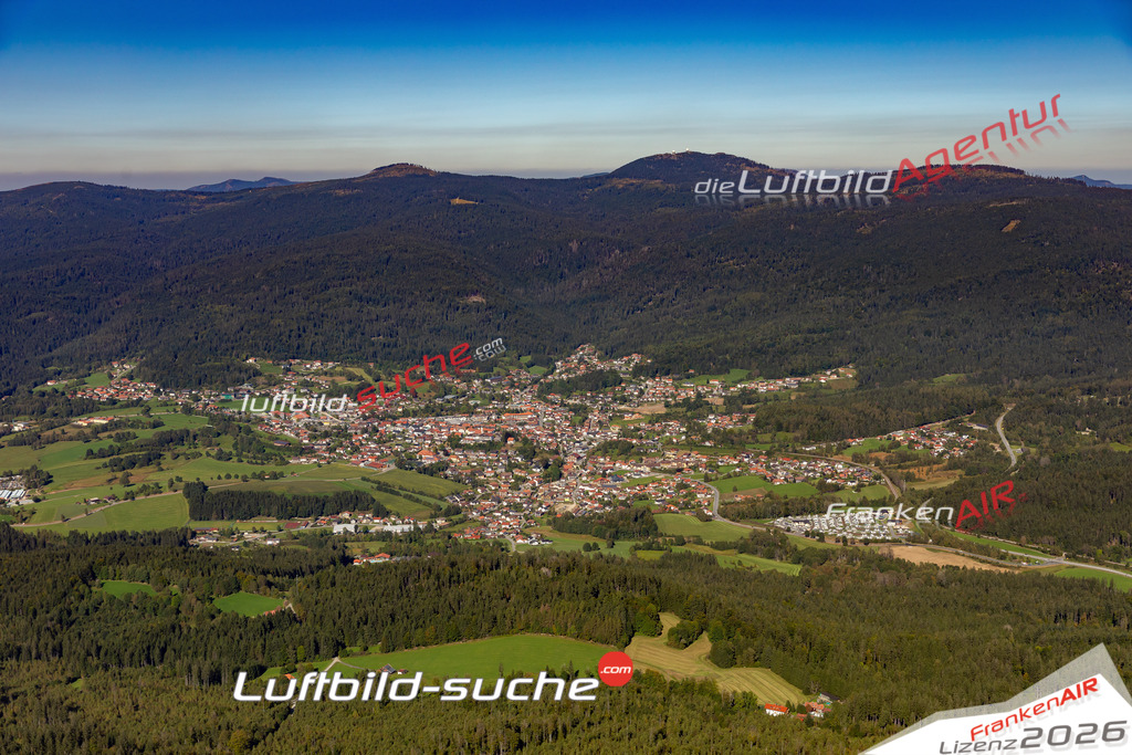 Das Luftbild der Stadt Bodenmais wurde 2021 vom Flugzeug heraus erstellt (keine Drohne) Aufnahmehöhe ca.450 Meter- hohe Bildauflösung und Druck-Qualität garantiert!