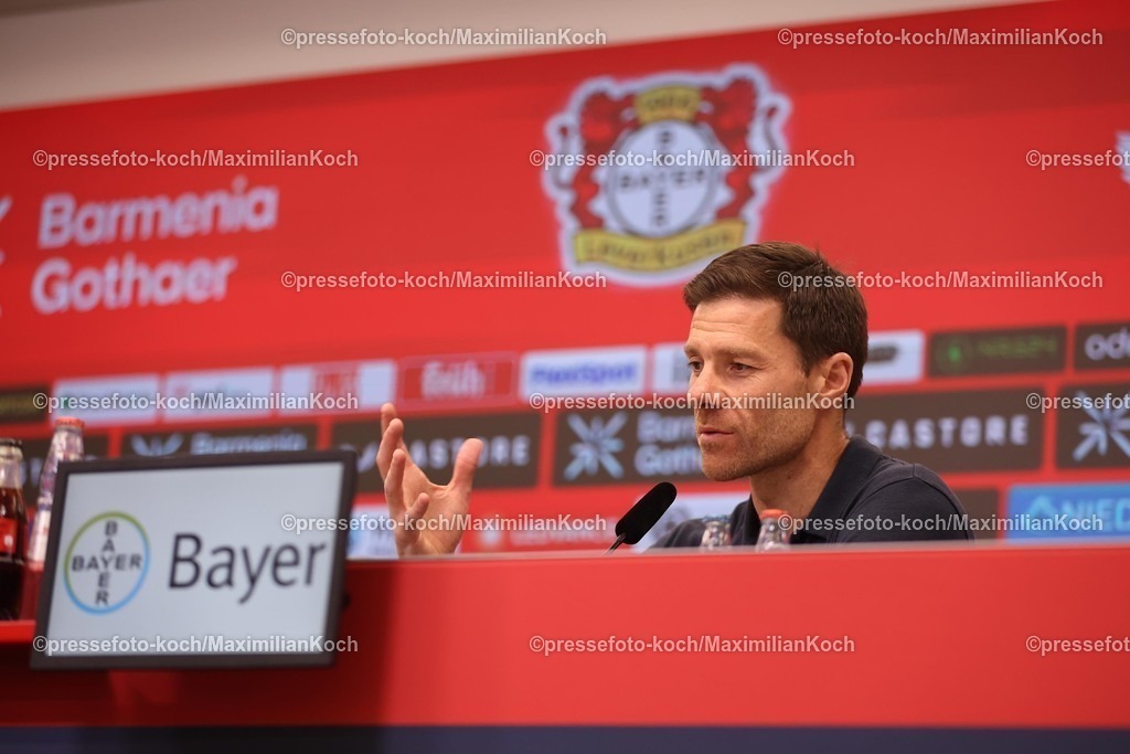 B0411052501106 | 11.05.2025, Fußball, Bayer 04 Leverkusen - Borussia Dortmund, 1. Fußball Bundesliga, 33. Spieltag, BayArena, Saison 2024 2025: Pressekonferenz mit den Trainern nach dem Spiel. Cheftrainer Xabi Alonso (Bayer 04 Leverkusen Trainer) DFB regulations prohibit any use of photographs as image sequences and or quasi-video.