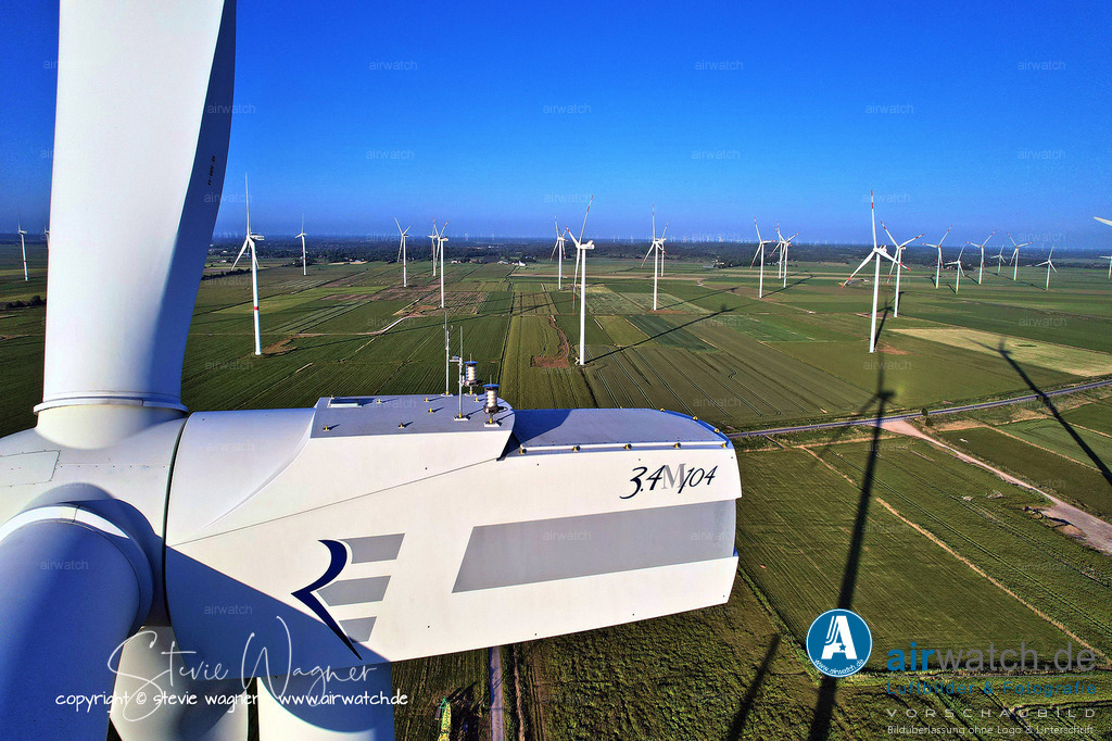 Langenhorner Alter Deich - Windpark - Luftbild | Entdecken Sie atemberaubende Luftbilder und Fotografien auf airwatch.de - Tauchen Sie ein in eine Welt voller faszinierender Aufnahmen aus der Vogelperspektive.