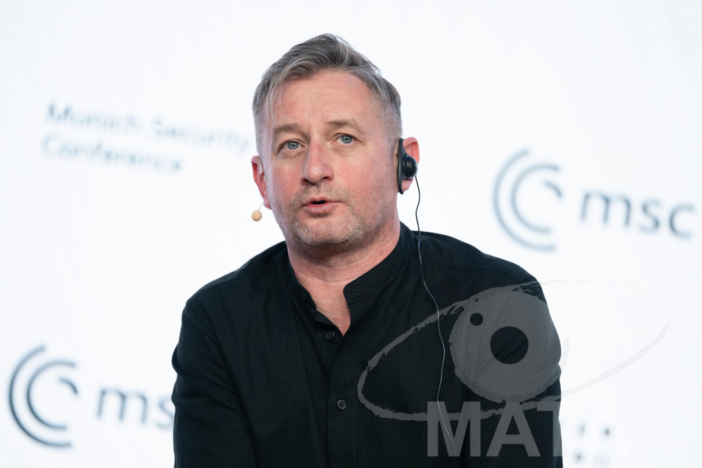 _DWA2860 | Die MSC Security and Literature Series der Münchner Sicherheitskonferenz wird von der ZEIT mitveranstaltet und vom Literaturhaus München unterstützt. Am Donnerstag, 12. Februar (19-20 Uhr), spricht Autor Serhiy Zhadan aus Charkiw mit Chrystia Freeland, Sonderbeauftragte für den Wiederaufbau der Ukraine und ehemalige stellvertretende Premierministerin Kanadas, über die Zukunft der Ukraine - Realisiert mit Pictrs.com