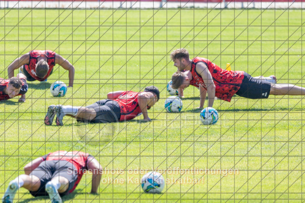 20250629_112042_1782 | #,1.Göppinger SV, Fussball, Oberliga BW - Trainingsauftakt, Saison 2025/2026, Rasensportplatz Stadion SV Göppingen, Hohenstaufenstr. 116, 73033 Göppingen, 29.06.2025 - 10:30 Uhr,Foto: PhotoPeet-Sportfotografie/Peter Harich