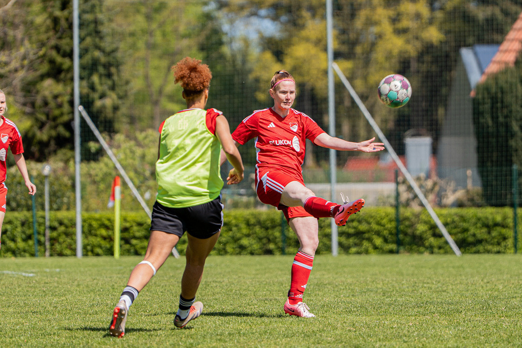 Fußball I Frauen I Saison 2025-2026 I Bezirksliga Weser-Ems Mitte I 17. Spieltag I SV RW Visbek - SG Damme-Lembruch I 11616 | jns.sportfotos - Realisiert mit Pictrs.com