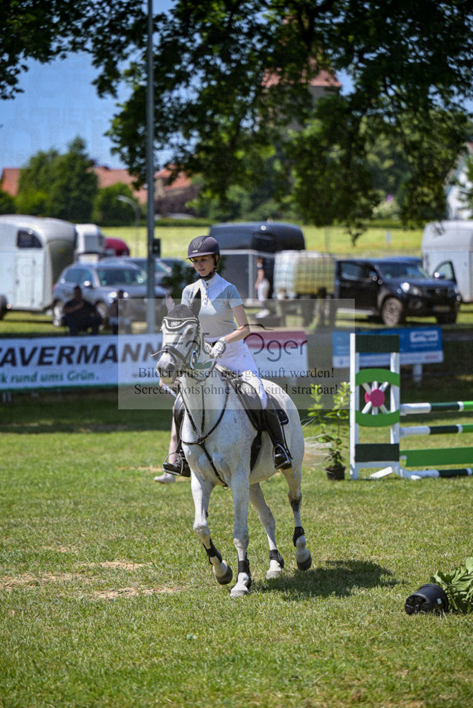 Reitturnier Voxtrup | Entdecke hochwertige Reitturnierfotos von Foto Oger. Professionell, emotional und authentisch – jetzt Lieblingsmomente im Shop bestellen.Deutschlandweite Turnierfotografie. - Realisiert mit Pictrs.com