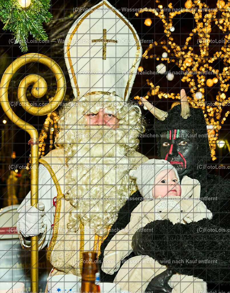 ALP7737_Wieselburger Advent_Nikolaus-Familie Grubmueller | (C)FotoLois.com, Alois Spandl, Wieselburger Advent im Schlosspark, Besuch durch den Hl. Nikolaus und seinen Krampussen, Sa 3. Dezember 2022.