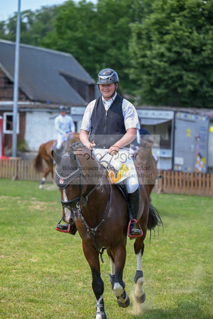 Reitturnier Voxtrup | Entdecke hochwertige Reitturnierfotos von Foto Oger. Professionell, emotional und authentisch – jetzt Lieblingsmomente im Shop bestellen.Deutschlandweite Turnierfotografie. - Realisiert mit Pictrs.com