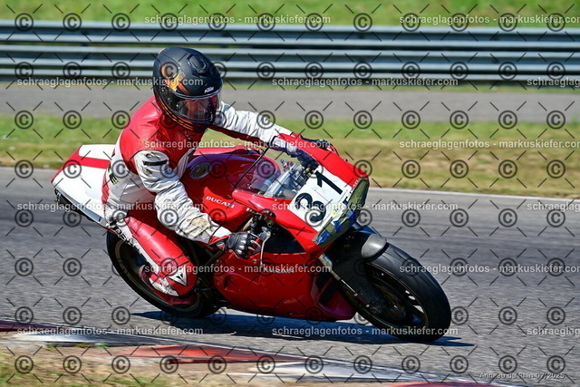 25bc03-0346 | markuskiefer.com - Realisiert mit Pictrs.com