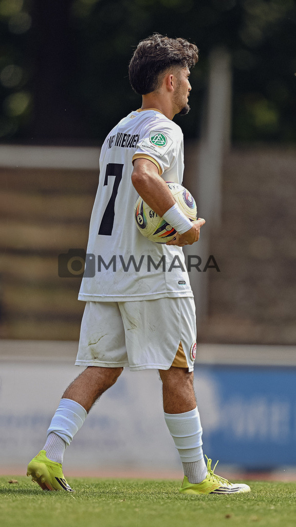 Fußball I Herren I Mannschaftsshooting I Saison 2026-2027 I TSG Hoffenheim II | Nader El-Jindaoui (#30) 13.07.2026 Nahaufnahme, Einzelfoto, Freisteller, Portrait, Porträt, Einzelbild, Herren, 3. Liga, Hoffenheim II, Baden- Wüttemberg, Dietmar-Hopp-Stadion, Teamfoto, Teamshooting, Mannschaftsfoto, Juli - Realisiert mit Pictrs.com