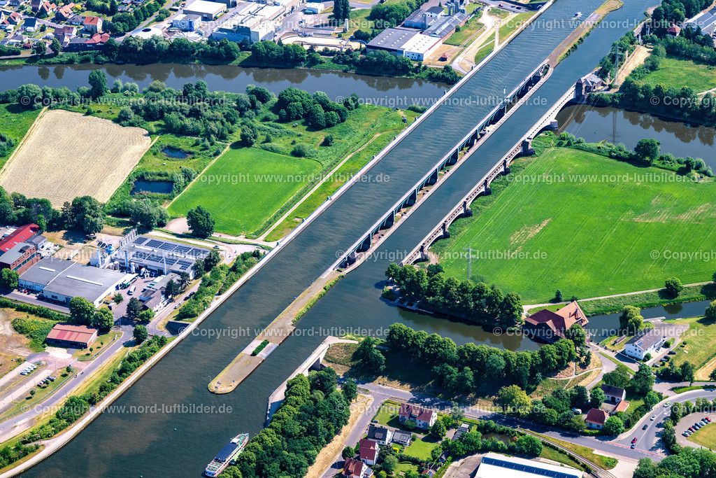 Minden_Wasserstrassenkreuz_ELS_0742050623 | MINDEN 05.06.2023 Wasserstraßenkreuzung der Weser mit dem Mittellandkanal in Minden im Bundesland Nordrhein-Westfalen. // Waterway crossing the Weser to the Mittelland Canal in Minden in North Rhine-Westphalia. Foto: Martin Elsen